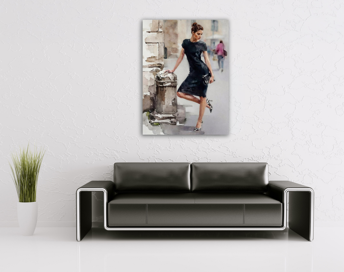 206-1877-wohnzimmer-frau-in-schwarzem-kleid-elegant-wohnasseccoires-auf-rechnung