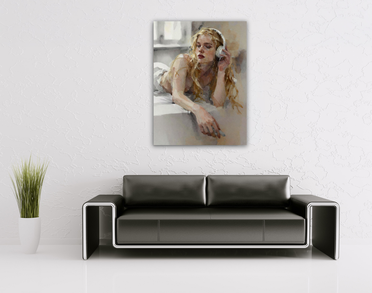 206-2029-wohnzimmer-nackte-Frau-im-Bett-hoert-Musik-kunstdruck-glasbild