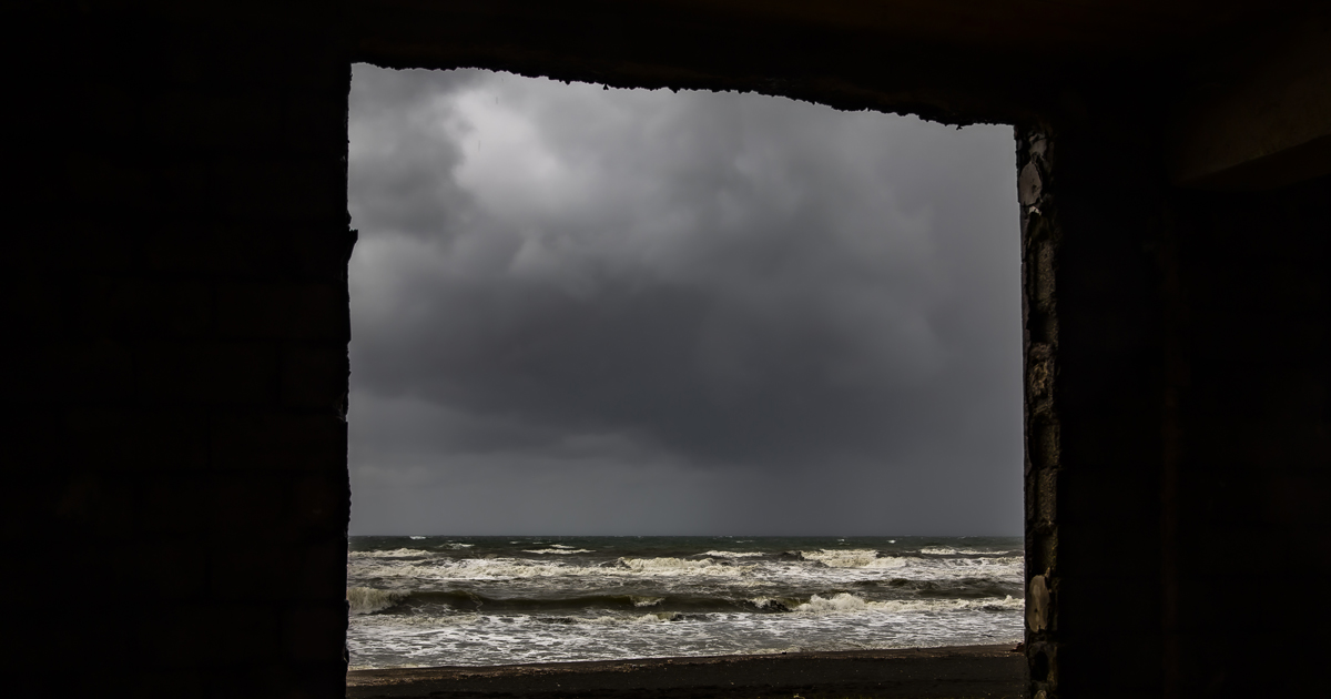 1-110-1575-leer-fenster-meer-regenwolken-bilderrahmen-gratis-versand_l