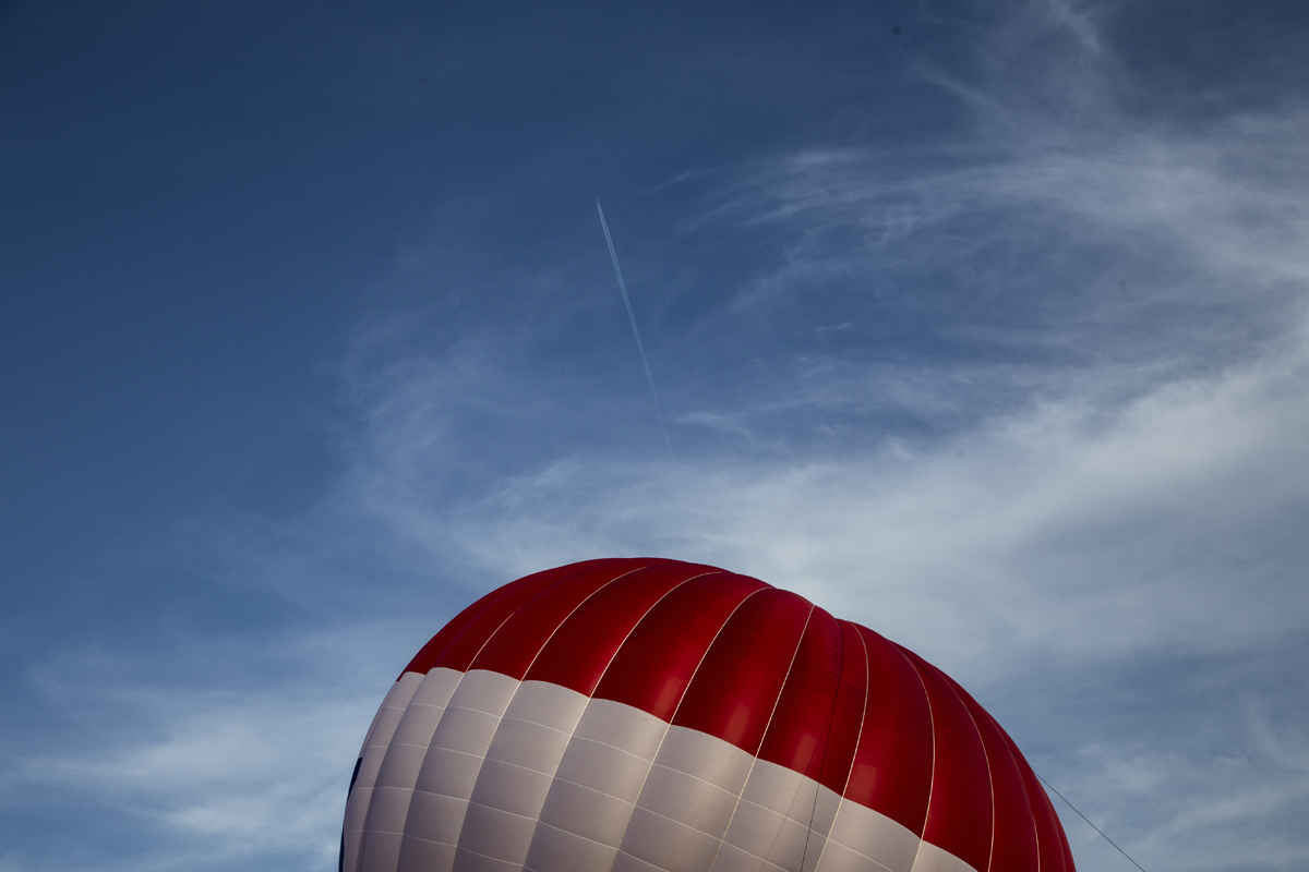 1-116-1262-himmel-blau-luftbalon-rot-weiss-kuechenrueckwaende-galleries_l