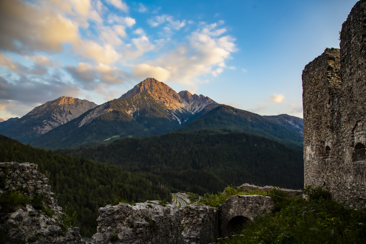 1-108-1182-morgenstunde-felsen-reisen-personalisierung-museum_l