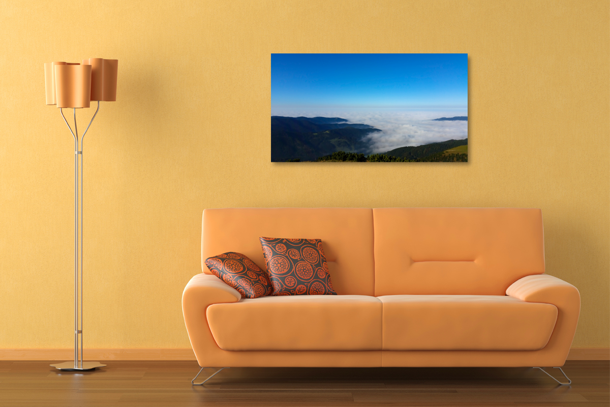 2-108-1005-wohnzimmer-berge-wolken-acrylglasbild-druck_l