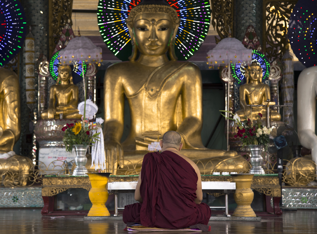 1-111-1443-buddha-moench-tempel-golden-galerie-kunstdrucke_l