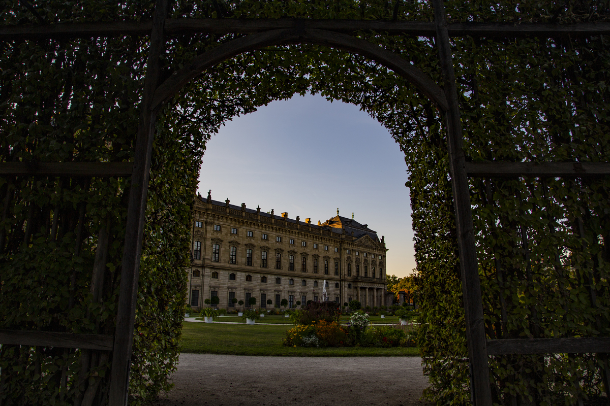 1-110-1348-pflanzen-bogen-schloss-garten-zeitgenoessische-kunst-wechselrahmen_l