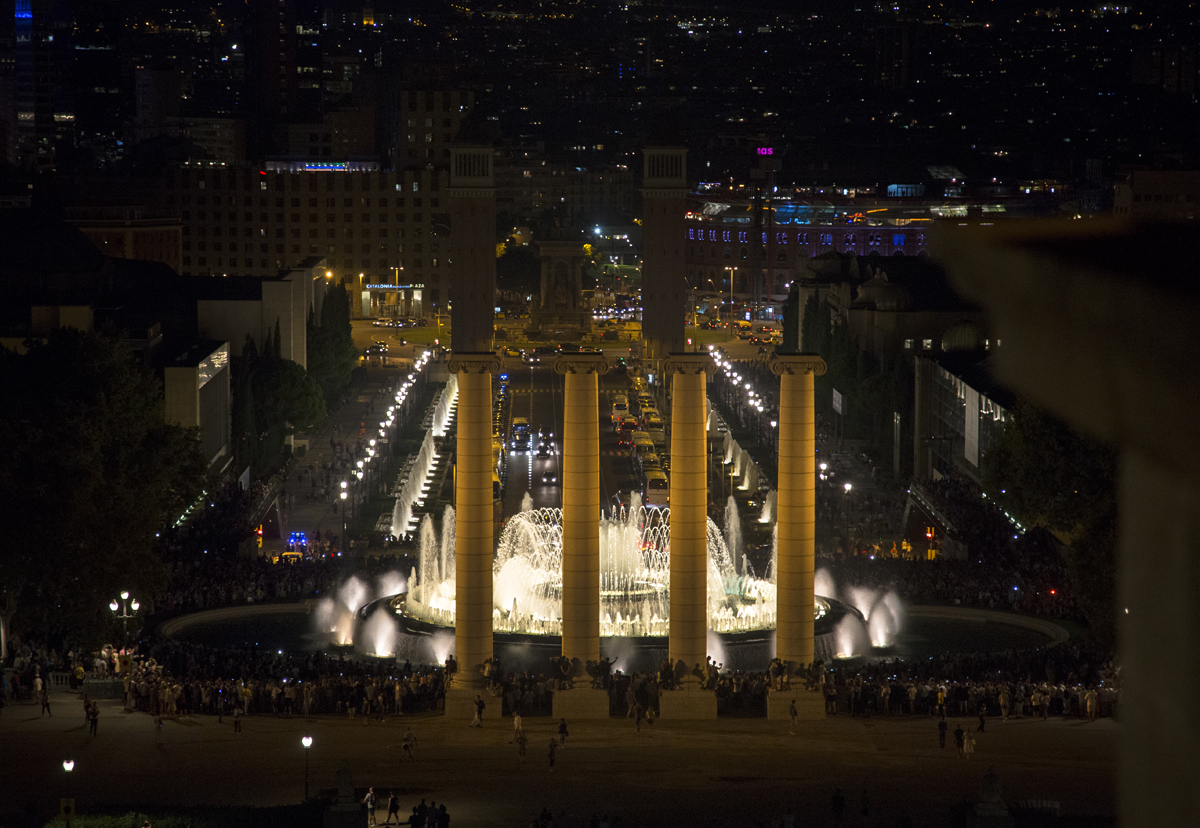 1-113-1240-nachtstadt-saeule-wasserbrunnen-freude-der-kunden-hochzeitsfotos_l