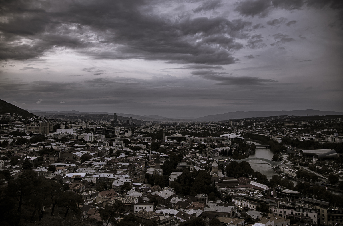 1-113-1462-monochrom-stadt-bruecke-vogelperspektive-kunstdrucke-online-galerie_l