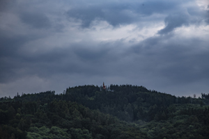 110-1103-tempel-urwald-wolken-onlineshop-praesentation