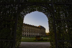 110-1348-pflanzen-bogen-schloss-garten-zeitgenoessische-kunst-wechselrahmen