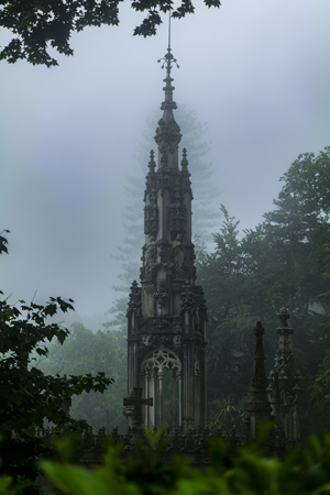 110-1708-kapelle-friedhof-nebel-morgen-fotokunst-kunstdrucke-auf-leinwand