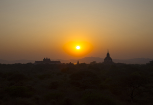 112-1495-sonnenuntergang-tempel-bagan-aktion-bilder-online-kaufen