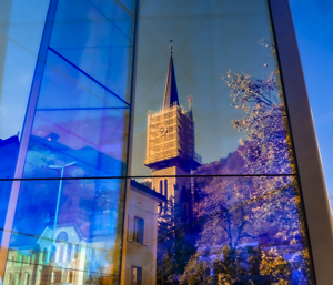 113-1640-stadt-spiegelung-glas-leinwanddrucke-prints